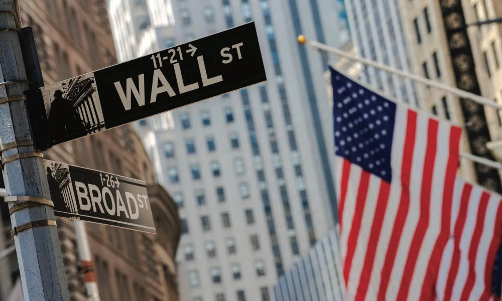 Wall Street: Απώλειες 1% υπό τον φόβο των... φόρων Μπάιντεν